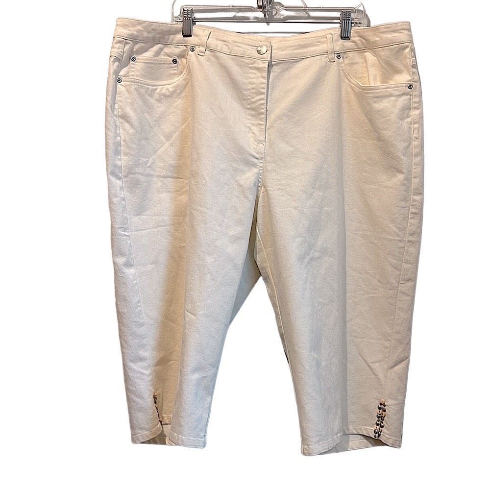 Ruby Rd. woman 22W embellished capri short